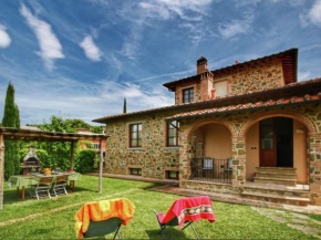 Отель Apartment in Tuscan style with view of the hills and near a village  Лучиньяно